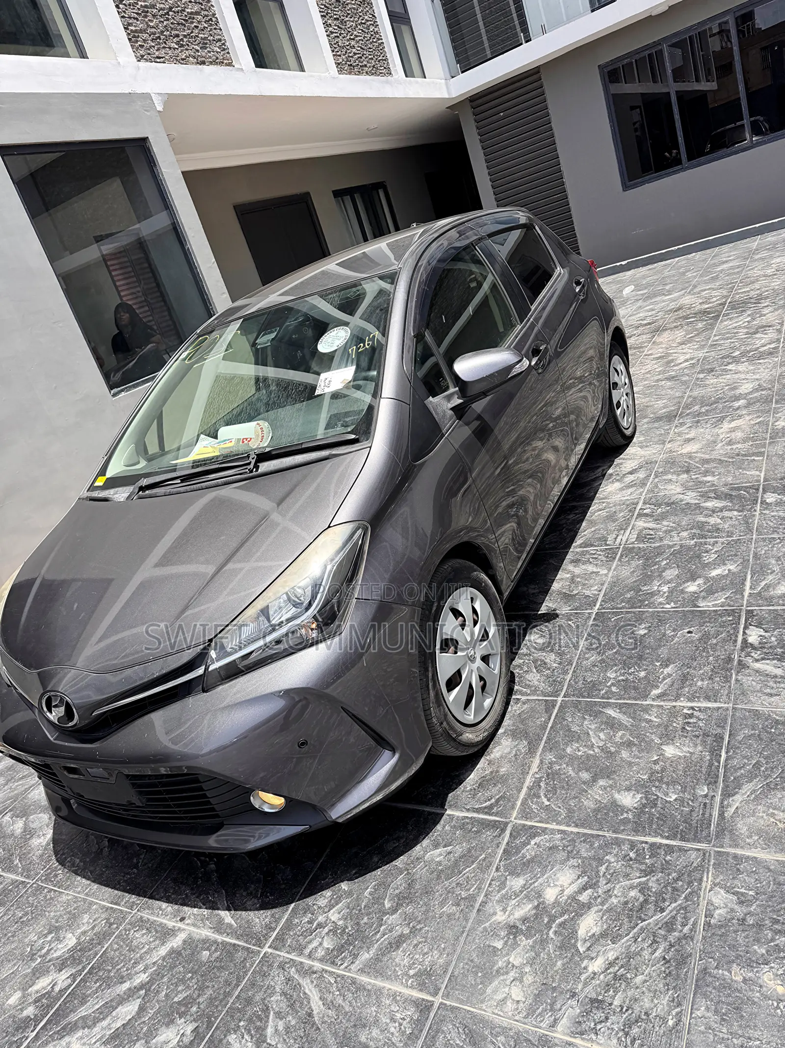 Toyota Vitz 1.3 FWD 5dr 2016 Gray