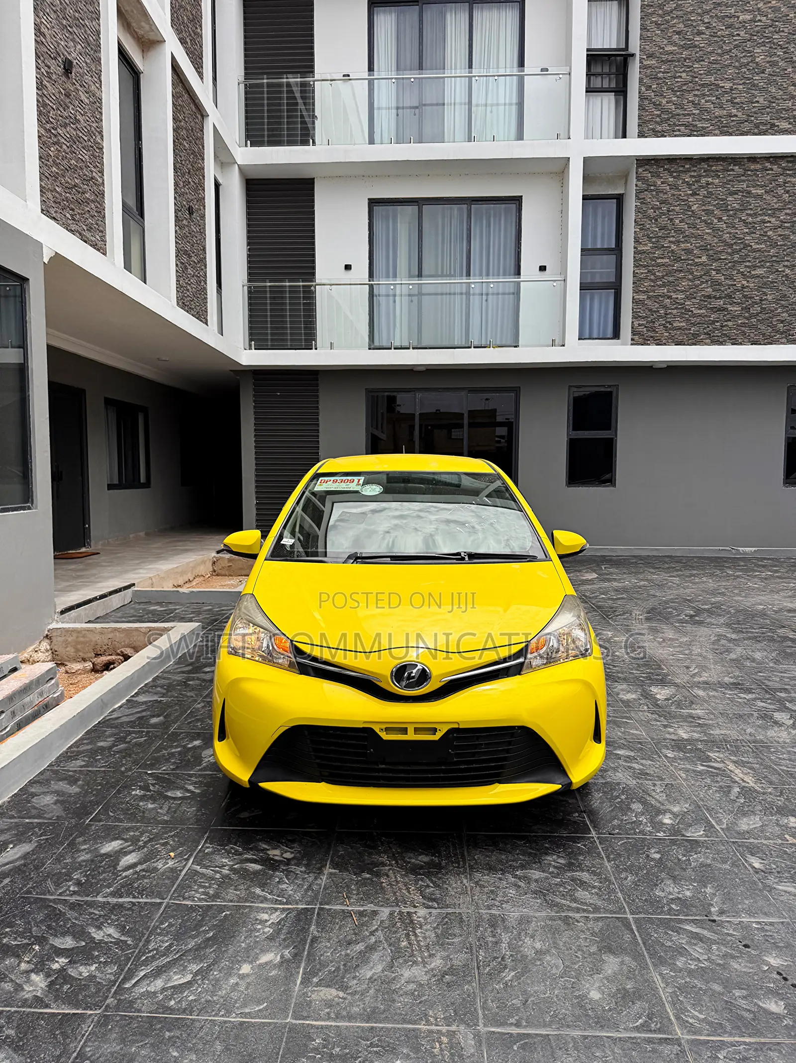 Toyota Vitz 1.3 FWD 5dr 2015 Yellow