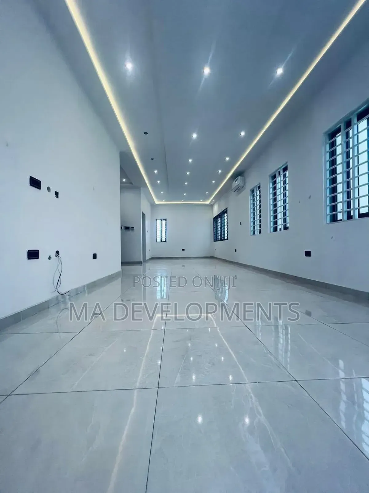 5bdrm House in East Legon Ogbojo, American House for sale