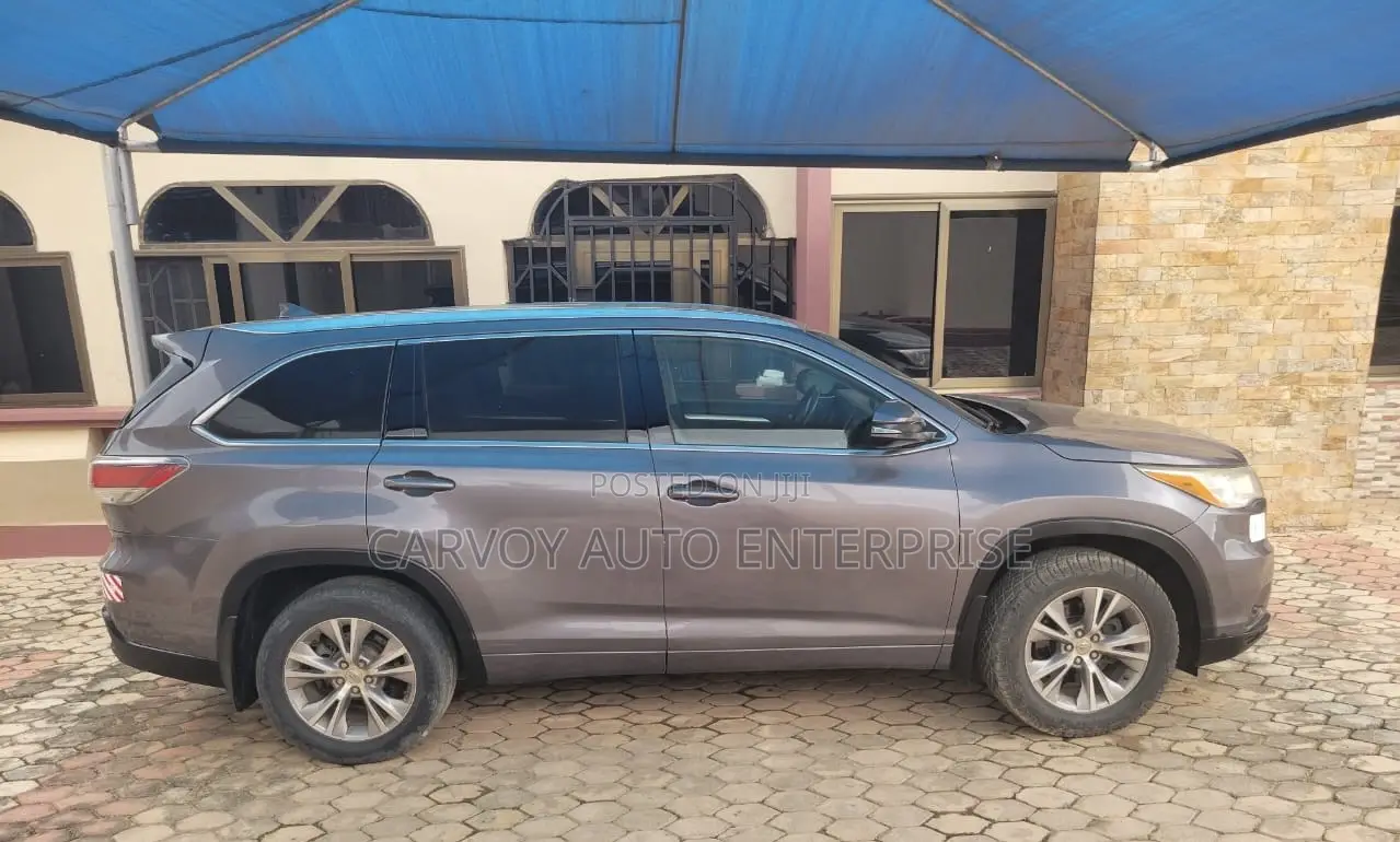 Toyota Highlander XLE 4dr SUV AWD (3.5L 6cyl 6A) 2015 Gray