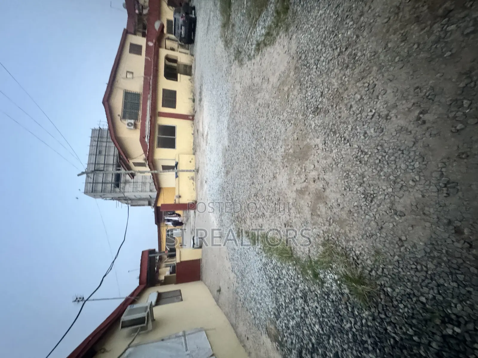 20bdrm Apartment in Dansoman Junction for sale