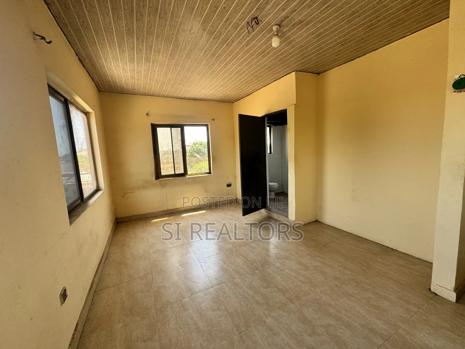 20bdrm Apartment in Dansoman Junction for sale