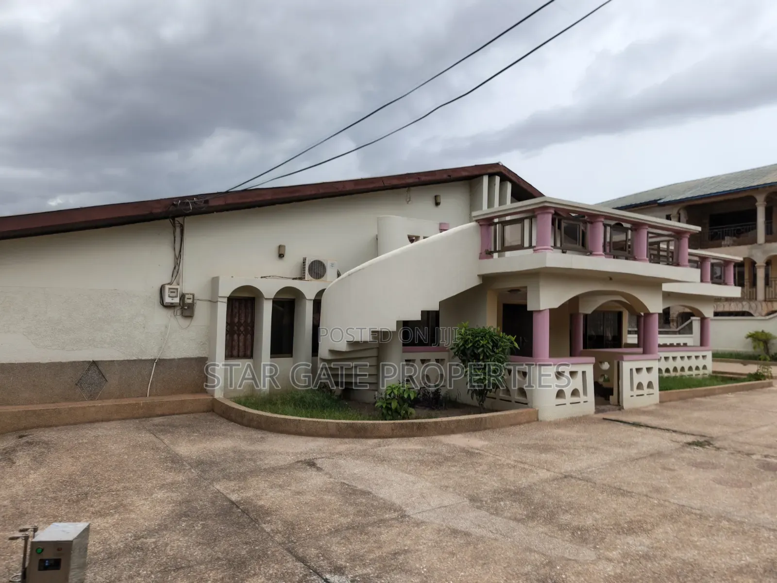 5bdrm House in Near Ayeduase, Kumasi Metropolitan for sale