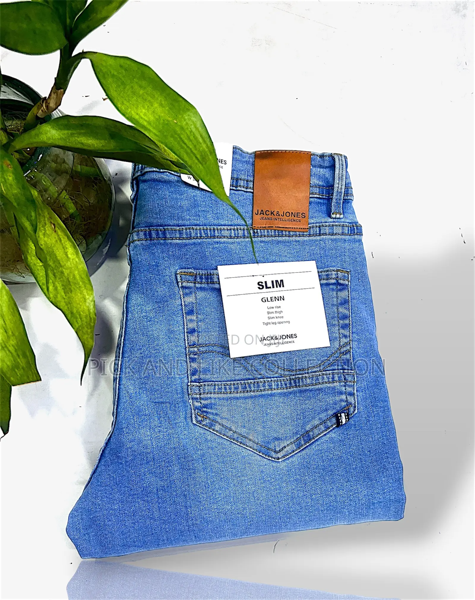 Soft Feel, Bold Presence — The Jeans You Need. Clean Silhouette.