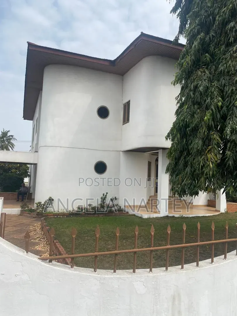 5bdrm House in Achimota, Accra Metropolitan for sale