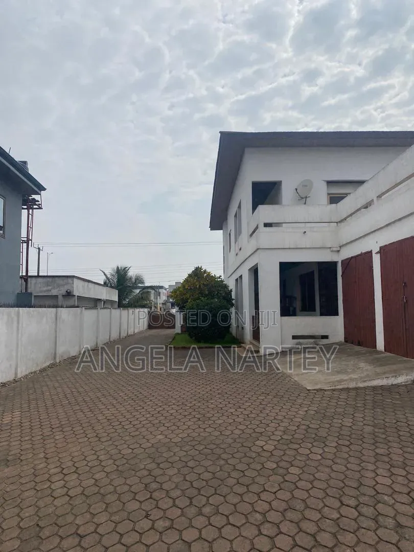 5bdrm House in Achimota, Accra Metropolitan for sale