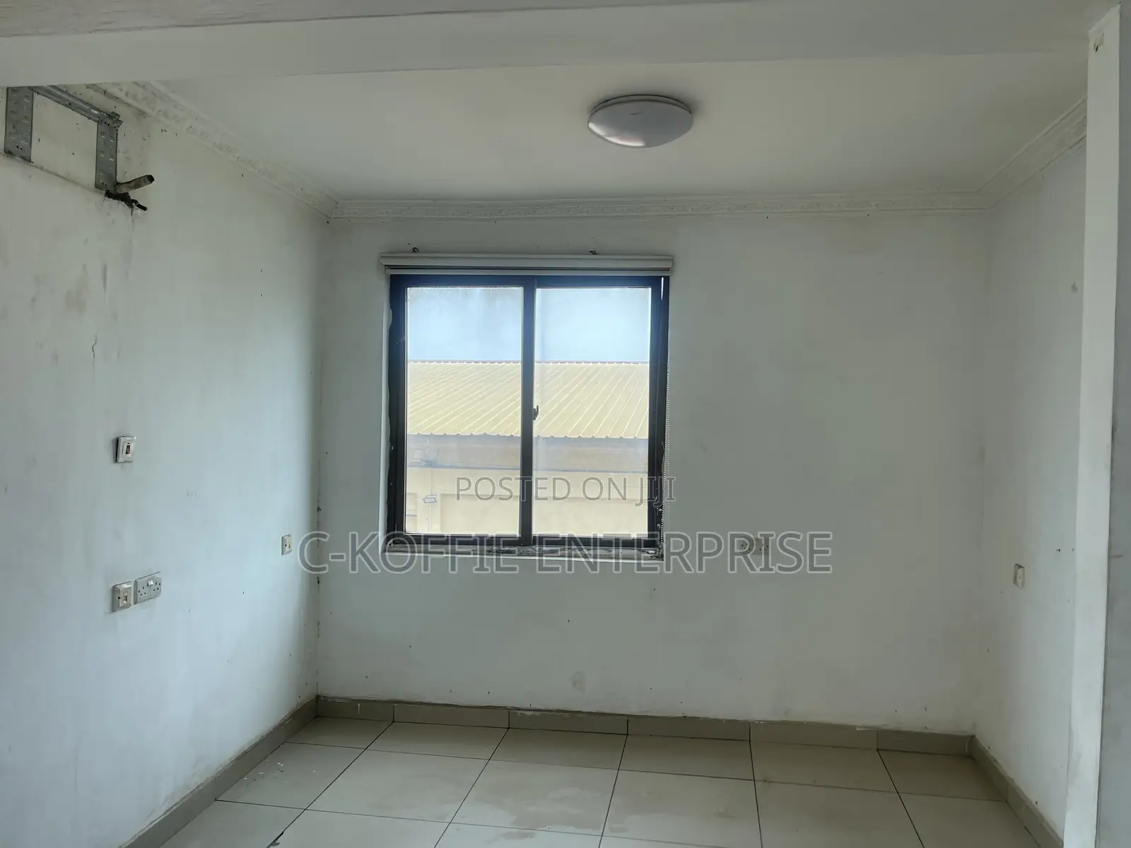 1,000 SQM Warehouse + Apartment at Spintex