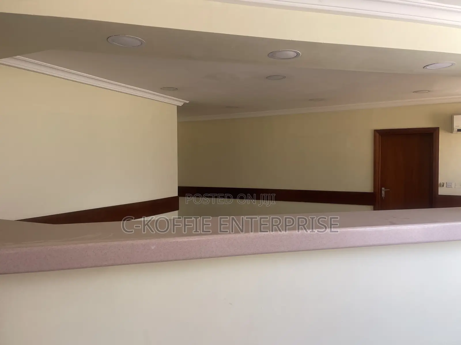 1000 SQM Showroom at Achimota for Rent