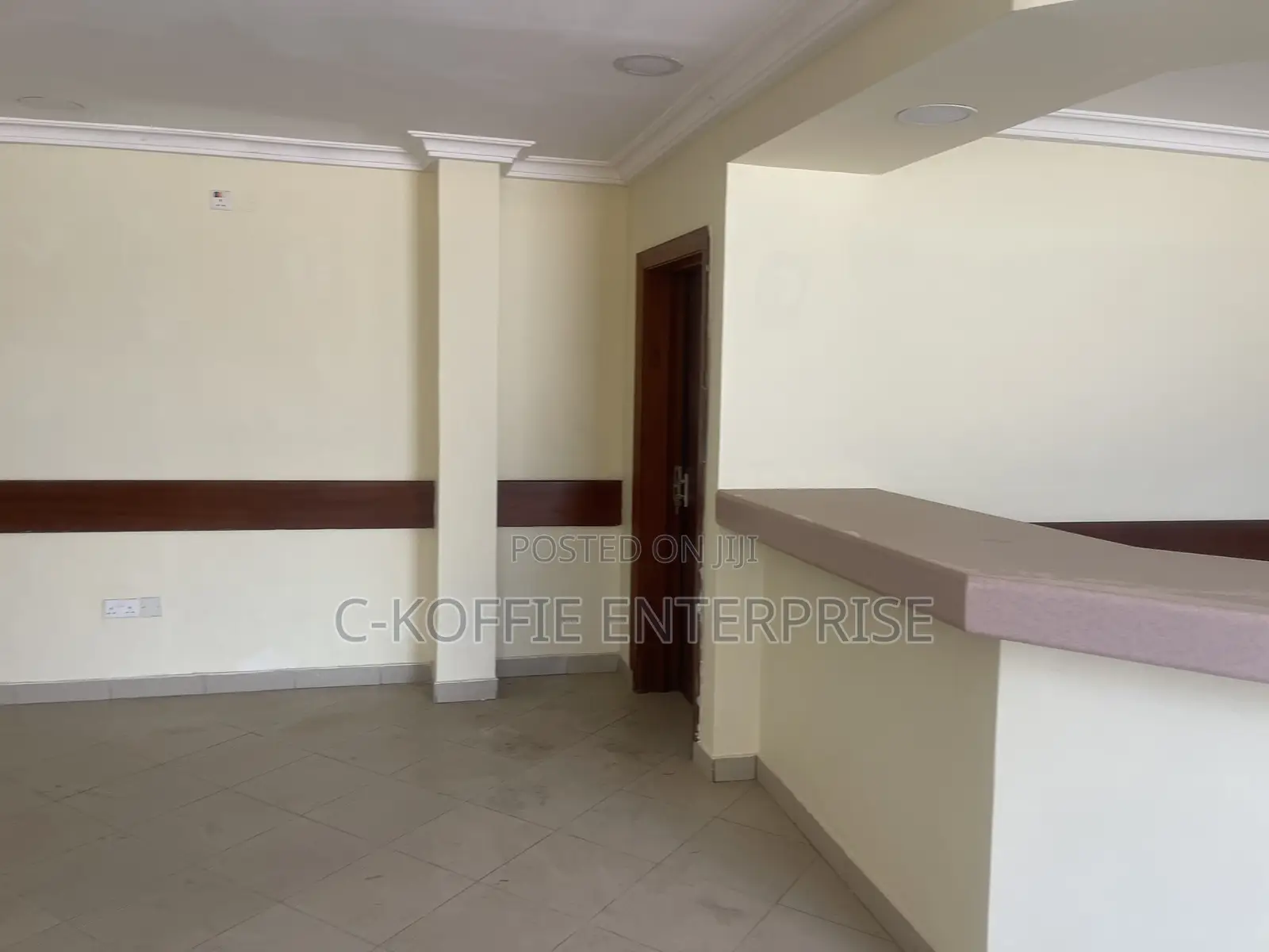 1000 SQM Showroom at Achimota for Rent