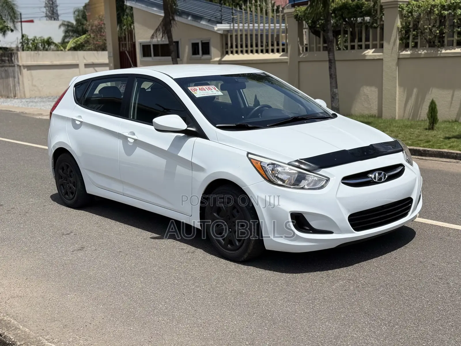 Hyundai Accent SE Hatchback 2017 White