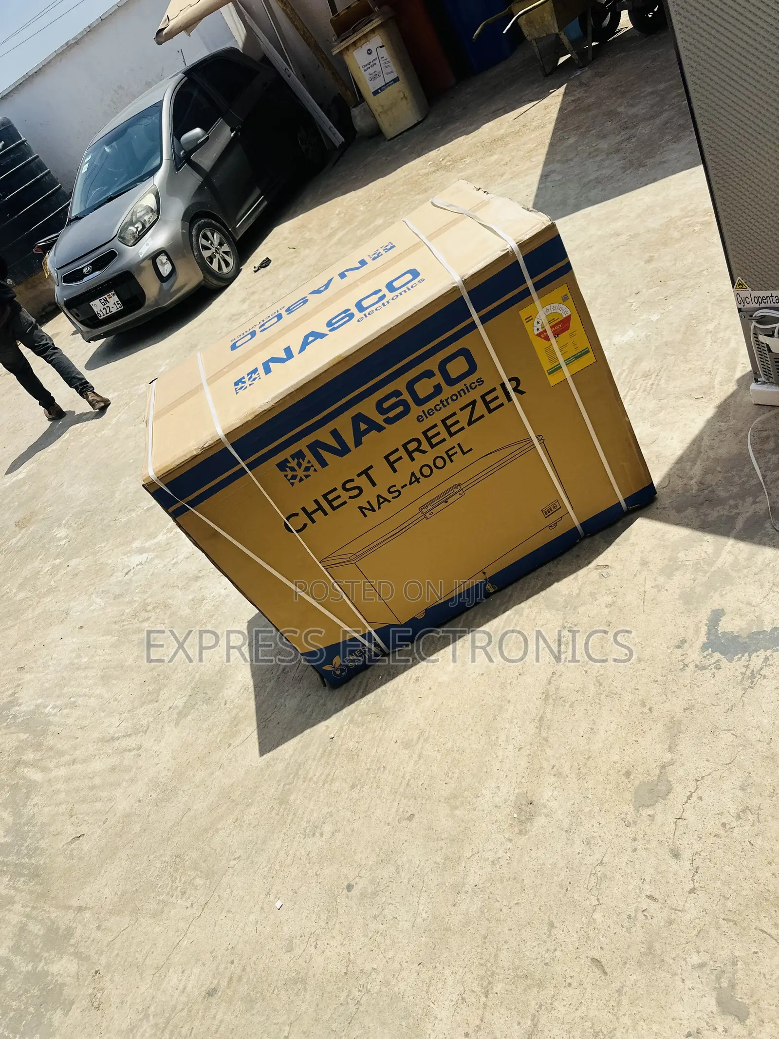 Amazing  Deals in Nasco Single Door Nas-Fl400-1dr Chest Freezer