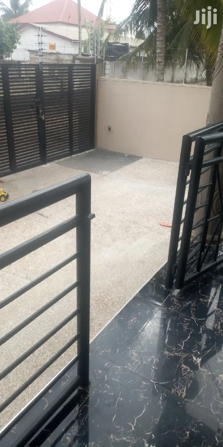 3bdrm Duplex in Awutu Senya East Municipal for rent