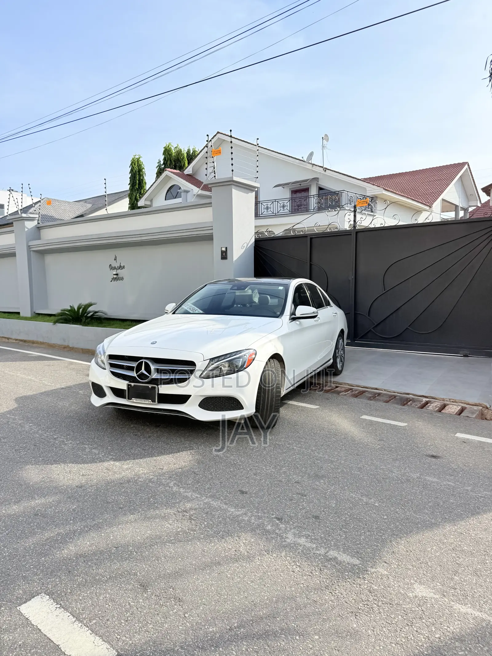 Mercedes-Benz C300 Luxury Sedan RWD (2.0L 4cyl 7A) 2017 White