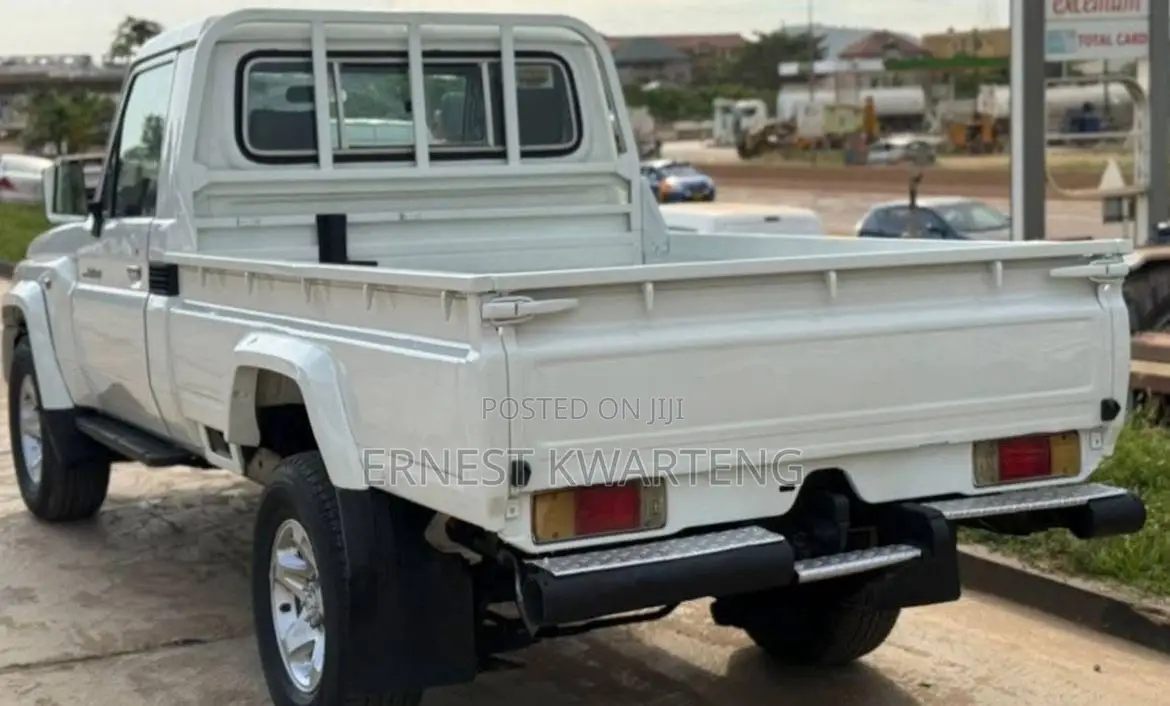 Toyota Land Cruiser 2016 Gray