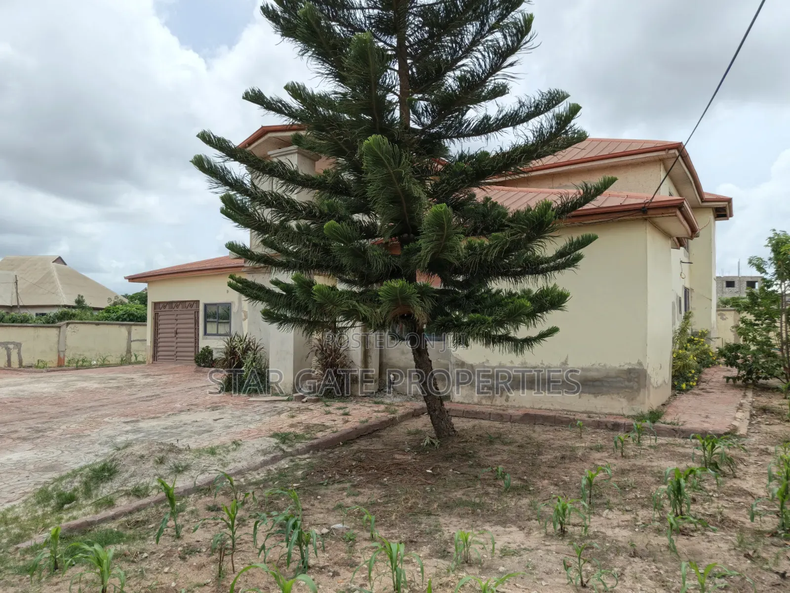 4bdrm House in Abrem Nwamasi., Kwabre for sale