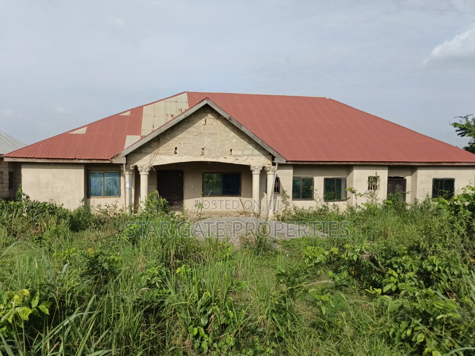 7bdrm House in Krobo , Near Kenyasi, Kumasi Metropolitan for sale