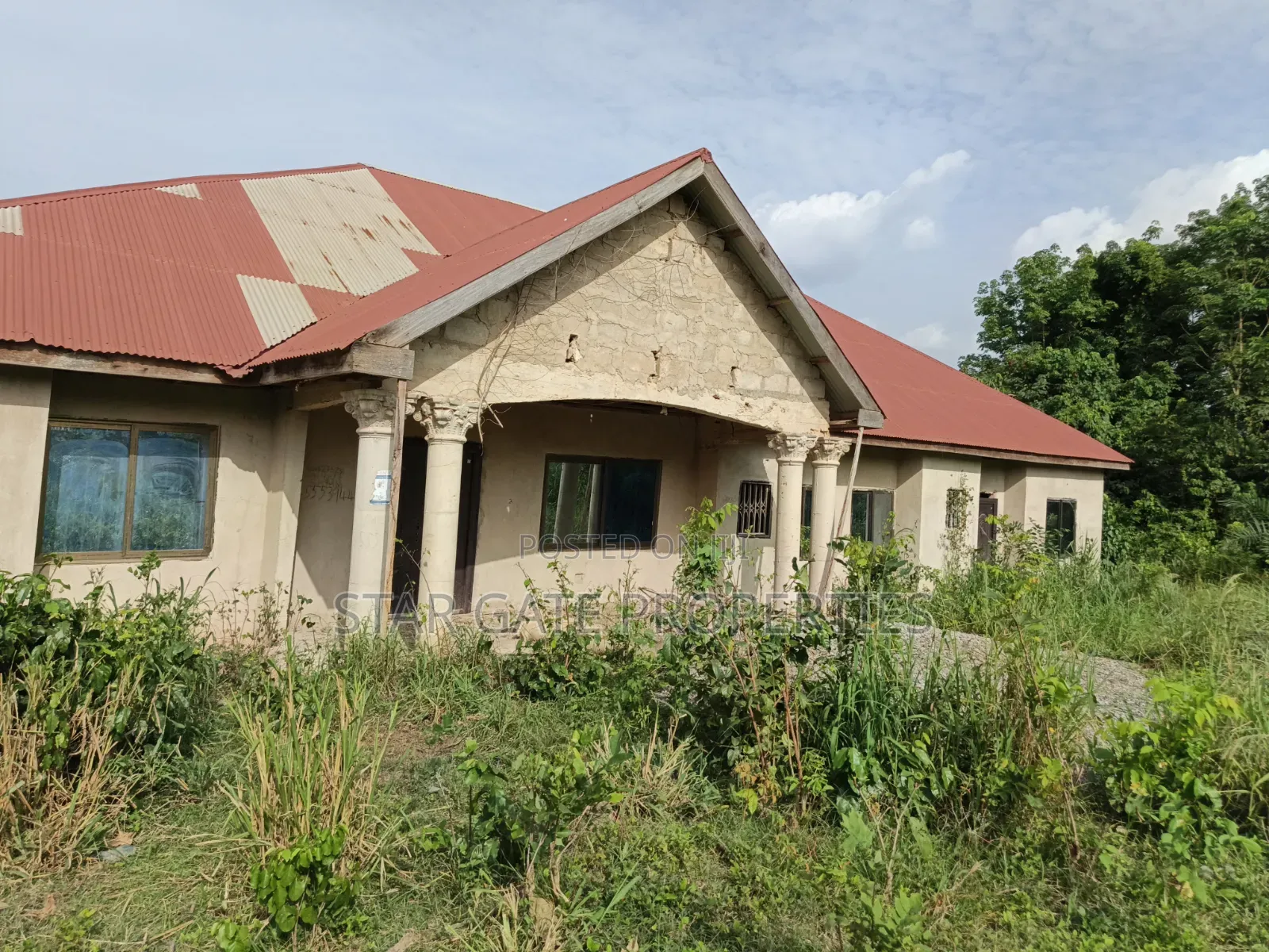 7bdrm House in Krobo , Near Kenyasi, Kumasi Metropolitan for sale