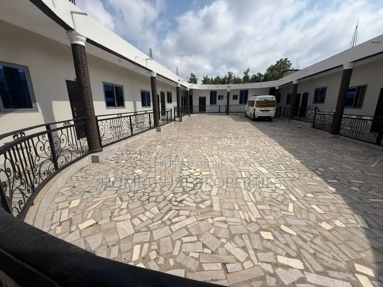 20bdrm Apartment in Kumasi Boadi for sale