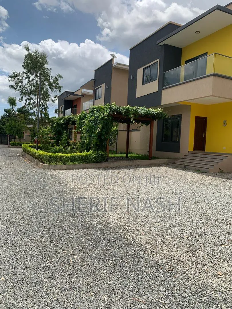 2bdrm Penthouse in Oyarifa Abokobi Road, Accra Metropolitan for sale