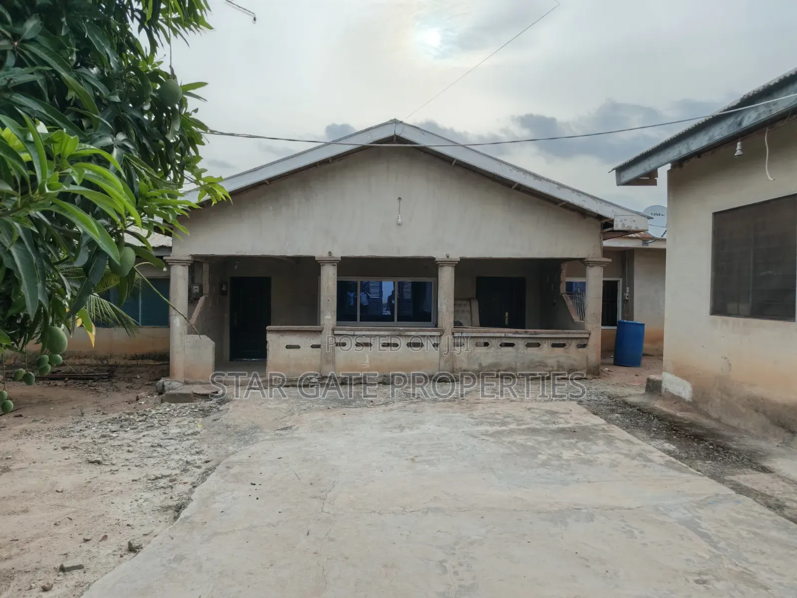 7bdrm House in Kotei, Kumasi Metropolitan for sale