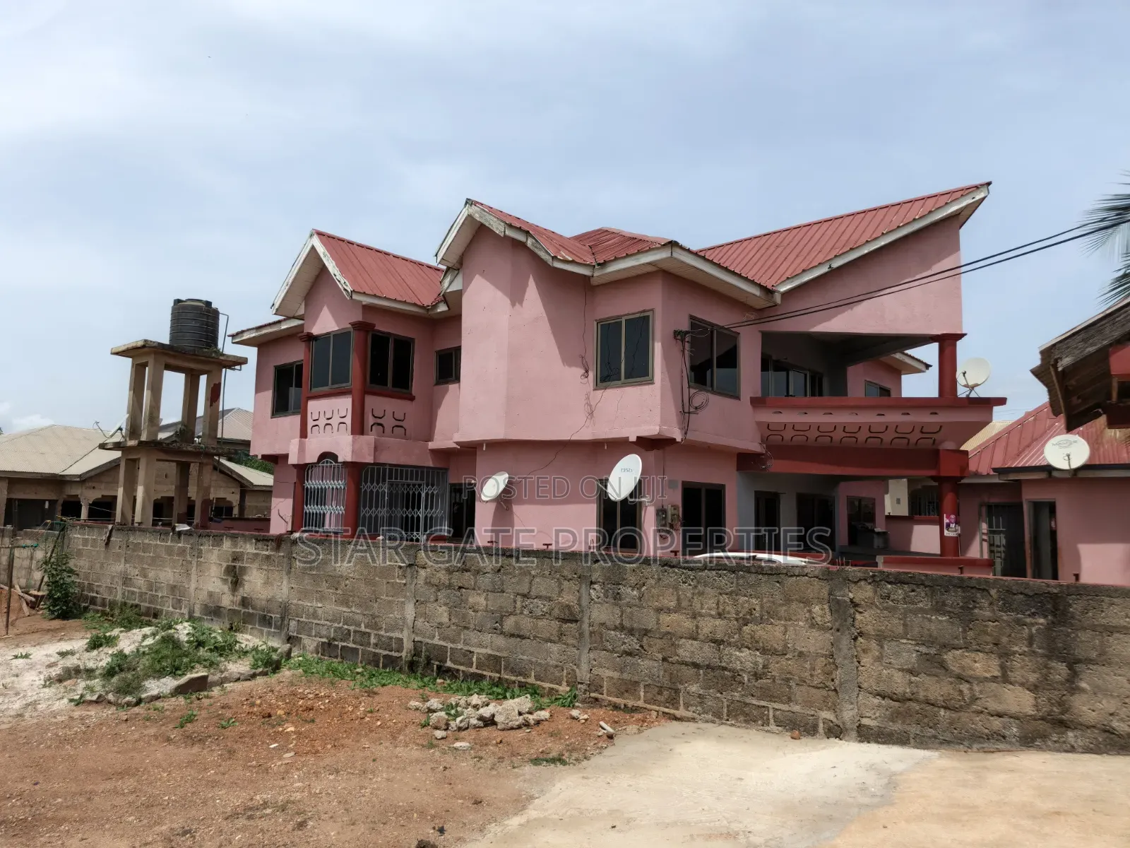 8bdrm House in Kronum Bonsie, Kumasi Metropolitan for sale