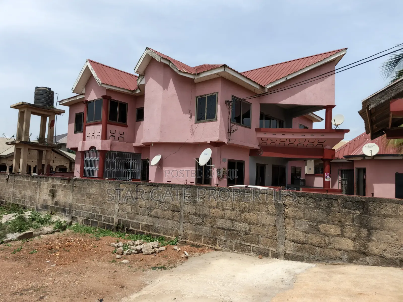 8bdrm House in Kronum Bonsie, Kumasi Metropolitan for sale
