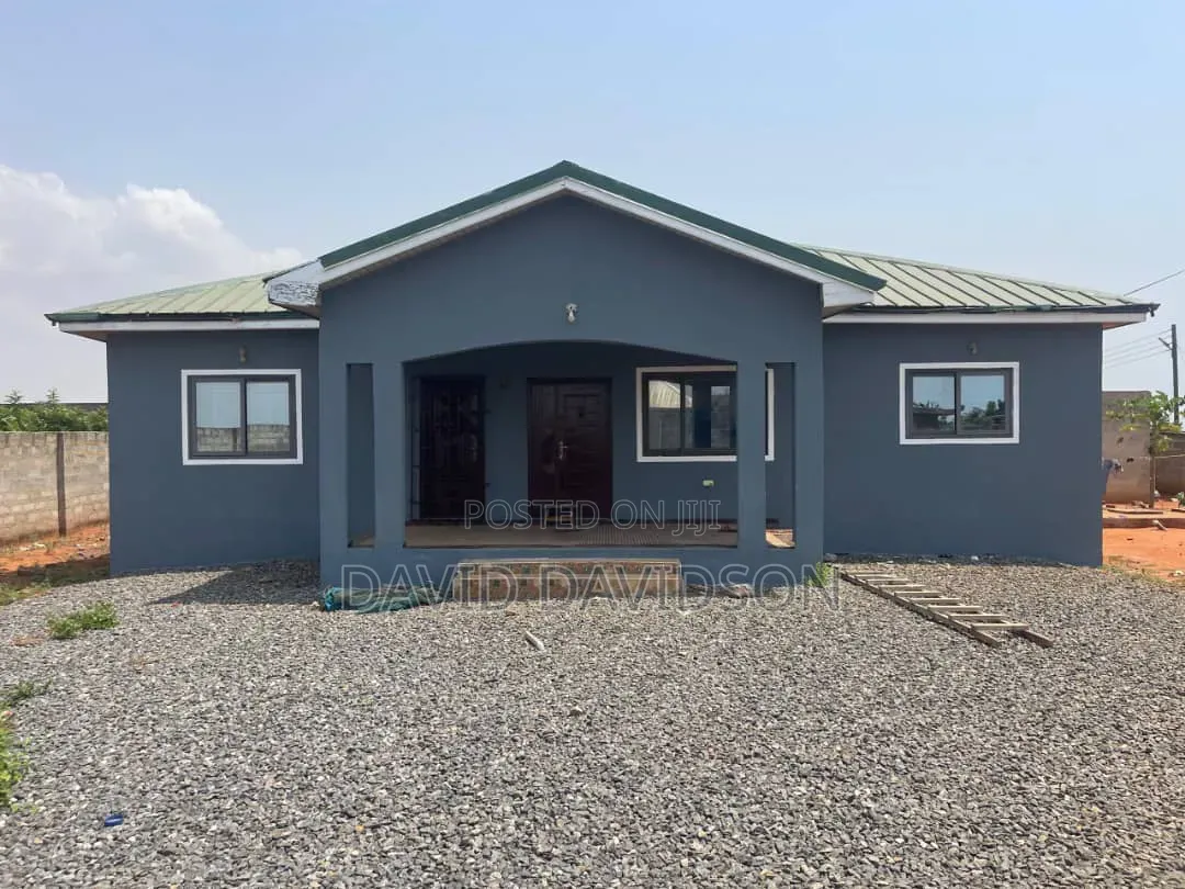 4bdrm House in 4 Bedroom House, Tema Metropolitan for sale