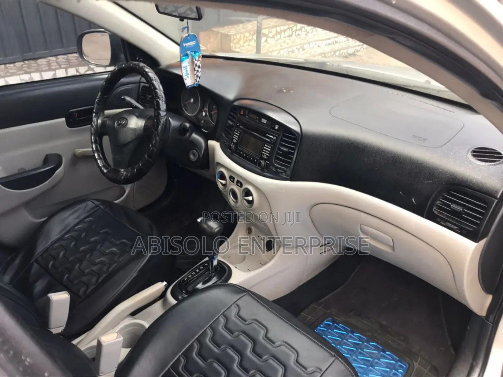 Hyundai Accent 2010 Silver