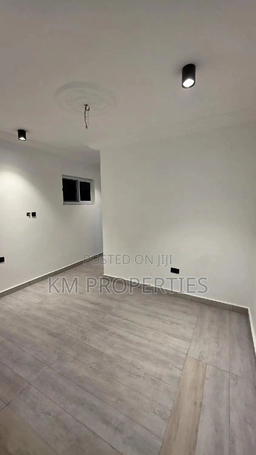 1bdrm Apartment in The Mall for rent