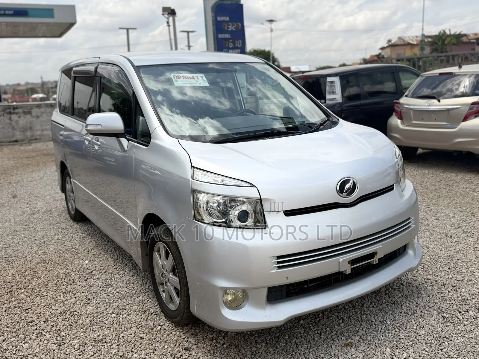 Toyota Voxy 2012 Silver