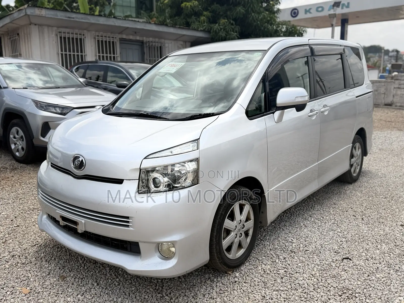 Toyota Voxy 2012 Silver