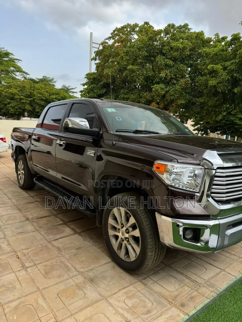 Toyota Tundra Limited 4dr CrewMax 4WD SB (5.7L 8cyl 6A) 2014 Brown