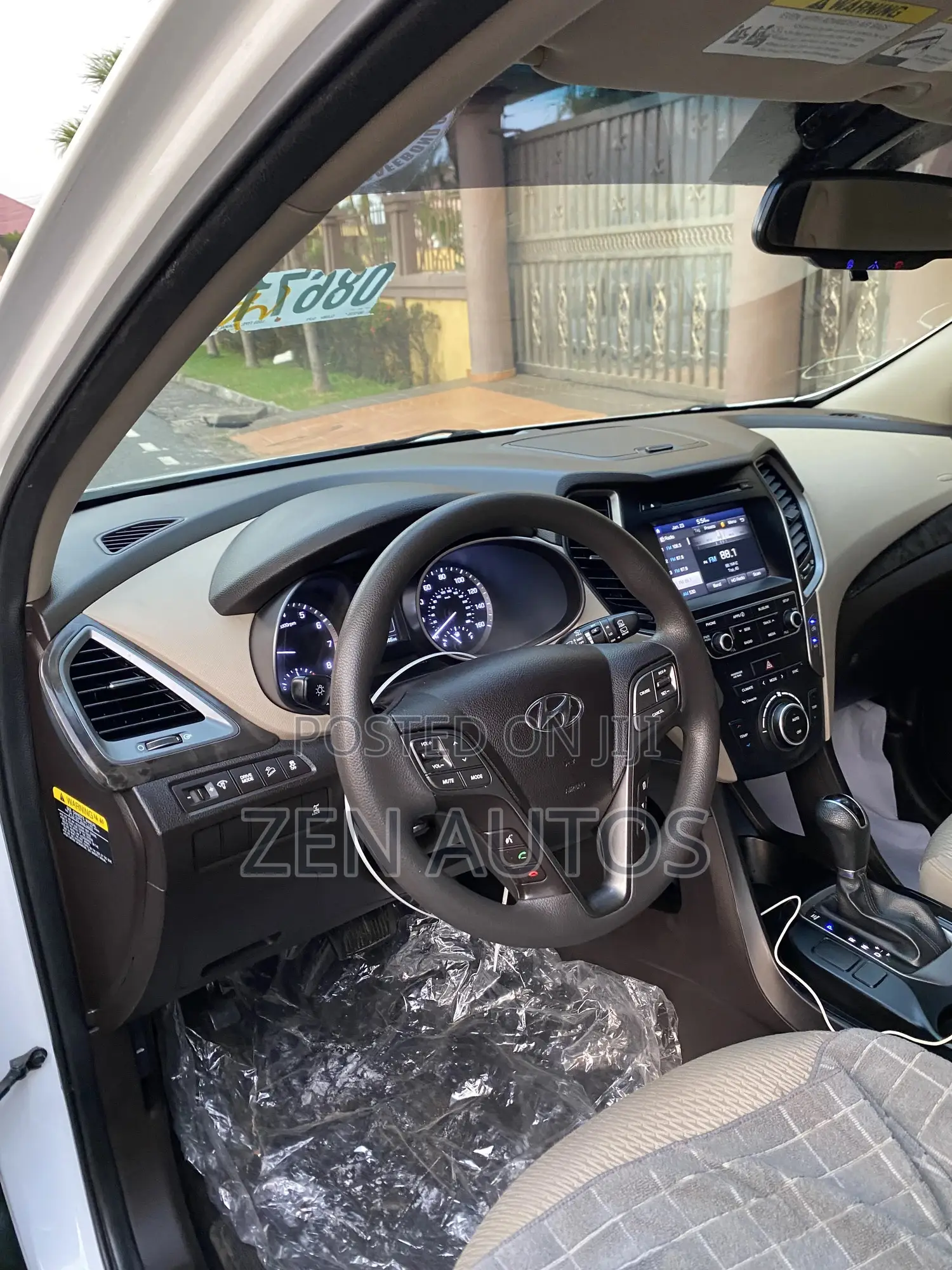 Hyundai Santa Fe SE AWD 2017 White