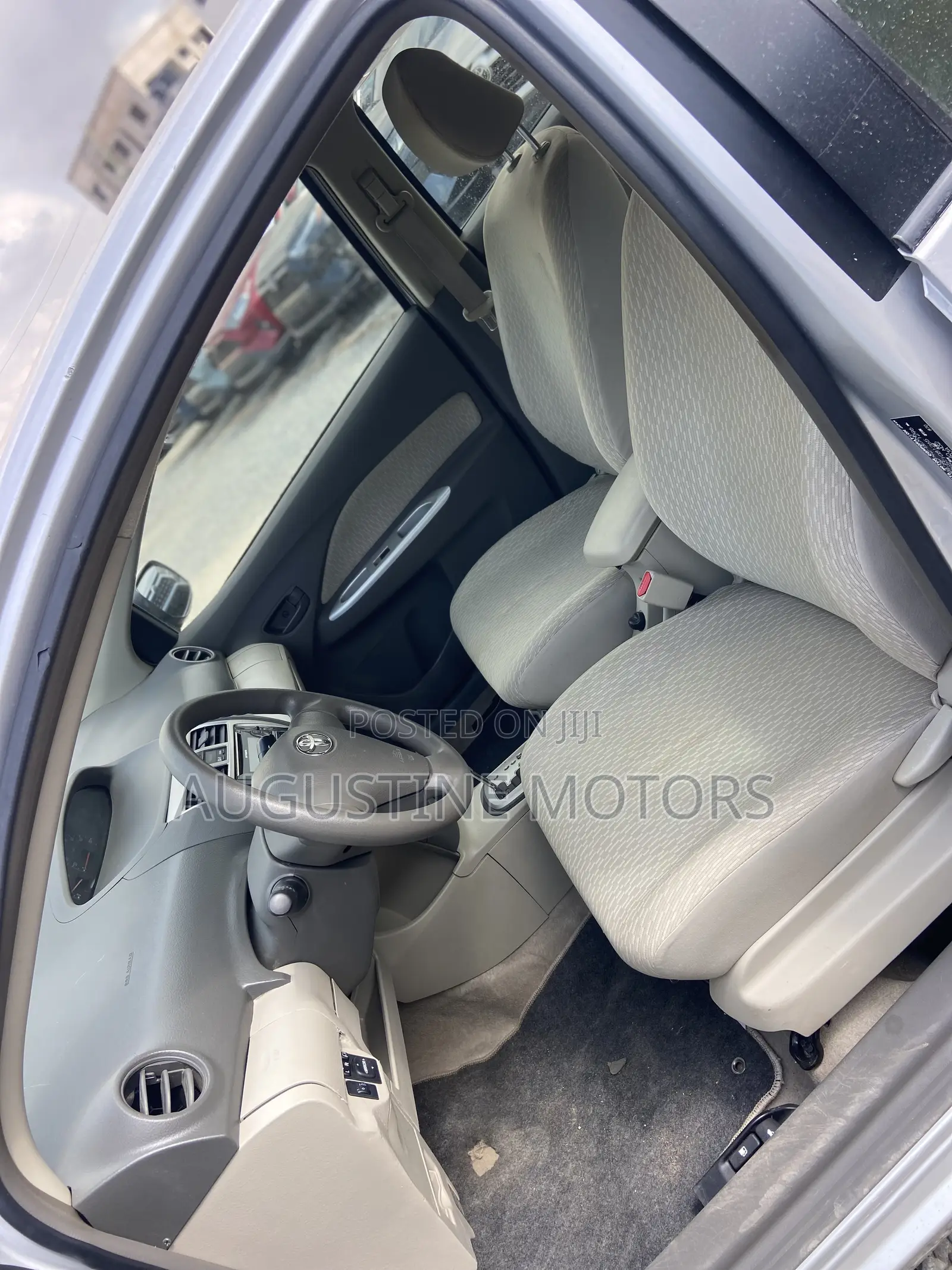 Toyota Belta 2011 Silver