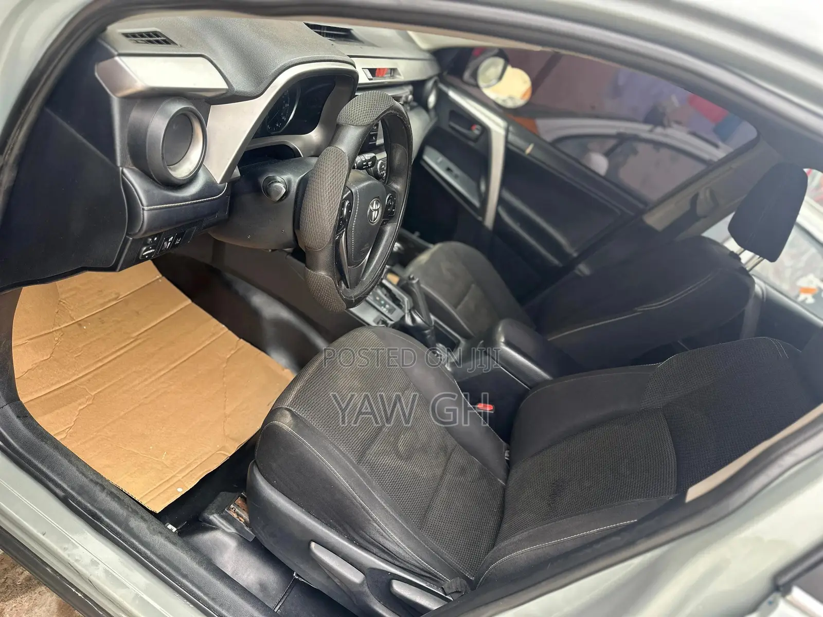 Toyota RAV4 LE 4dr SUV AWD (2.5L 4cyl 6A) 2018 Gray