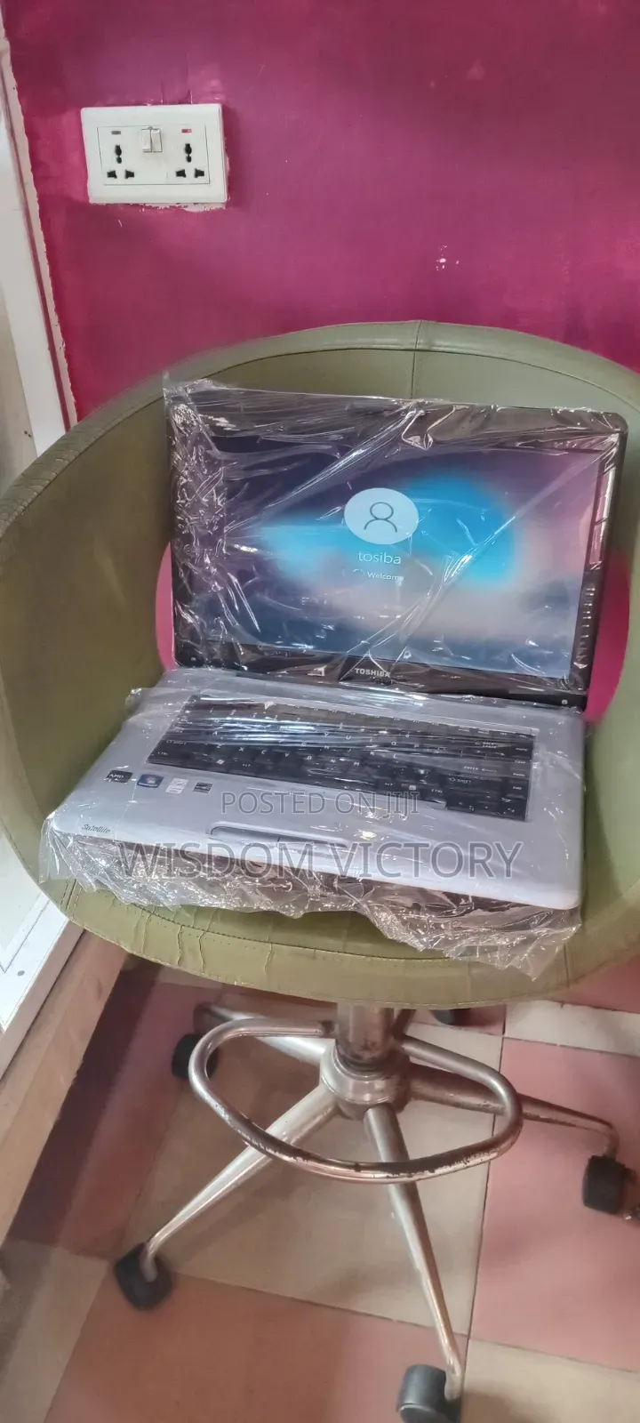New Laptop Toshiba dynaEdge DE-100 4GB Intel HDD 250GB