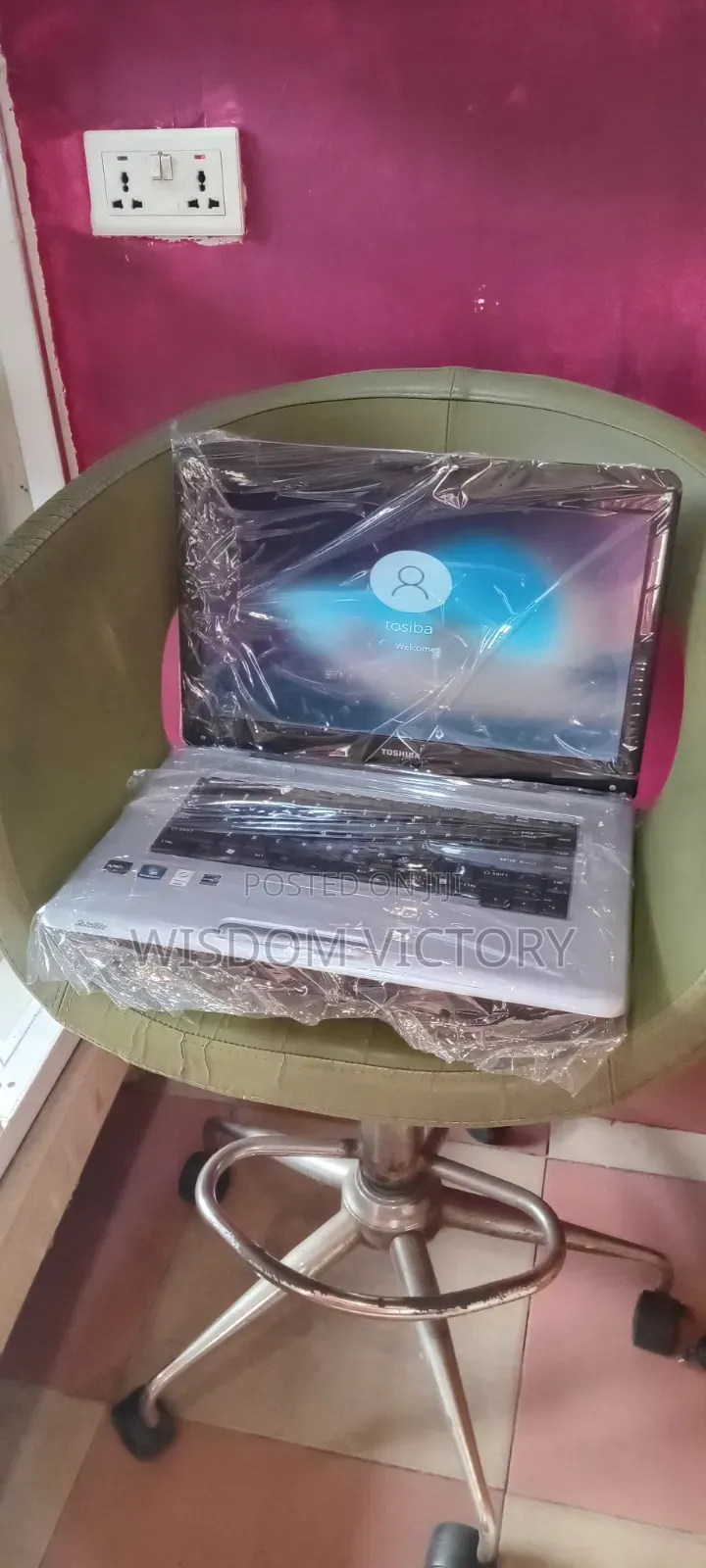 New Laptop Toshiba dynaEdge DE-100 4GB Intel HDD 250GB