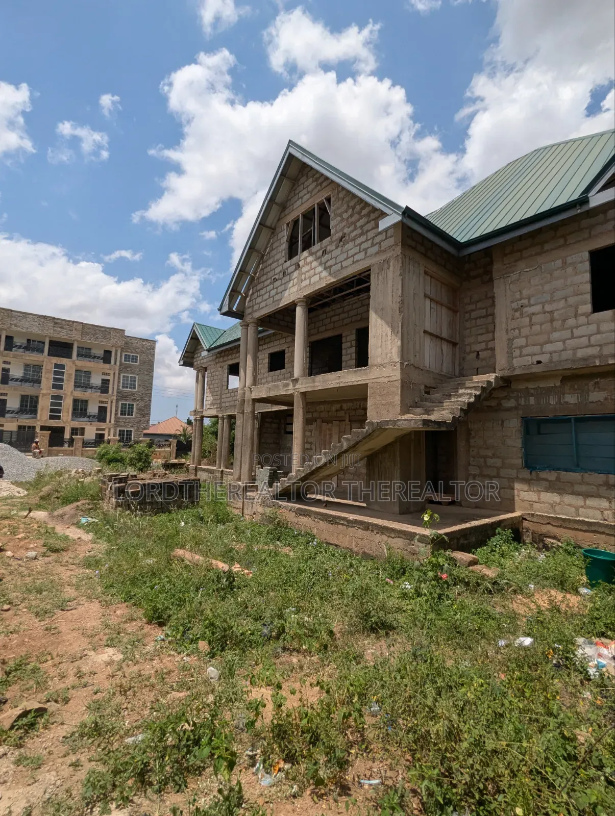 4bdrm Apartment in Pokuase for sale