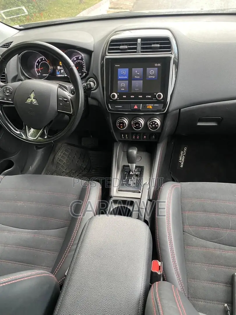 Mitsubishi Outlander SE 2022 Silver