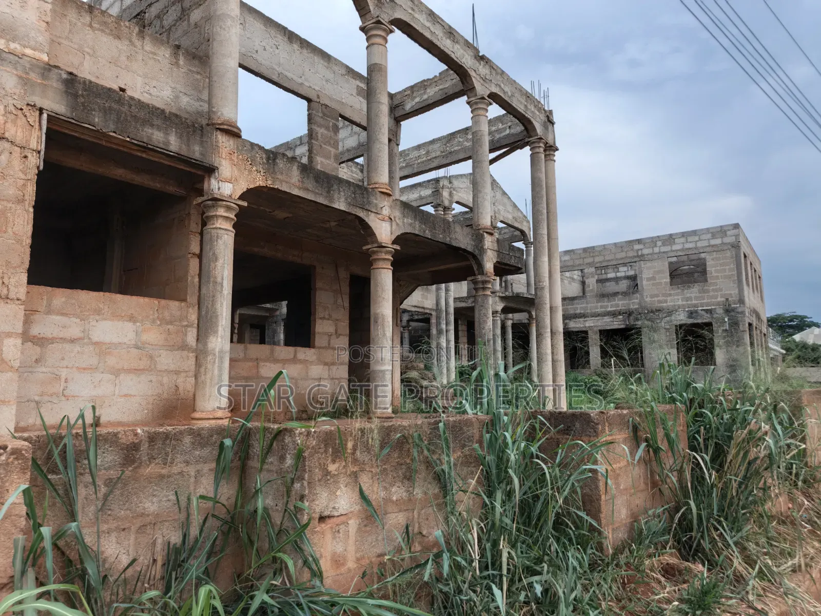 13bdrm Block of Flats in Ejisu Besease K Lebi for sale