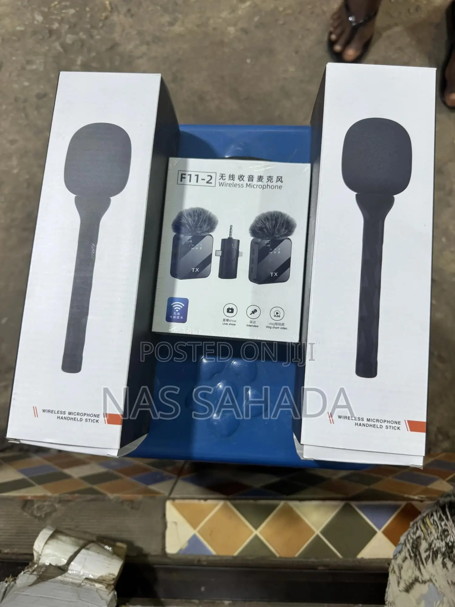 F11-2 All in One Lavalier Microphone With Microphone Holder