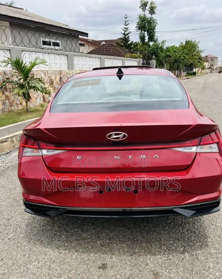 Hyundai Elantra 2022 Red
