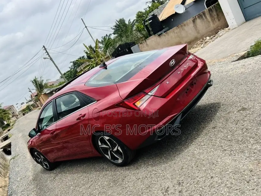 Hyundai Elantra 2022 Red