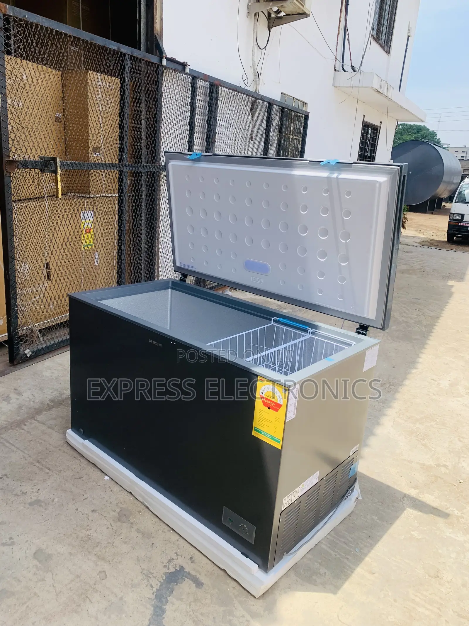 Ultra Modern Chest Freezer Single Door 371l Samsung