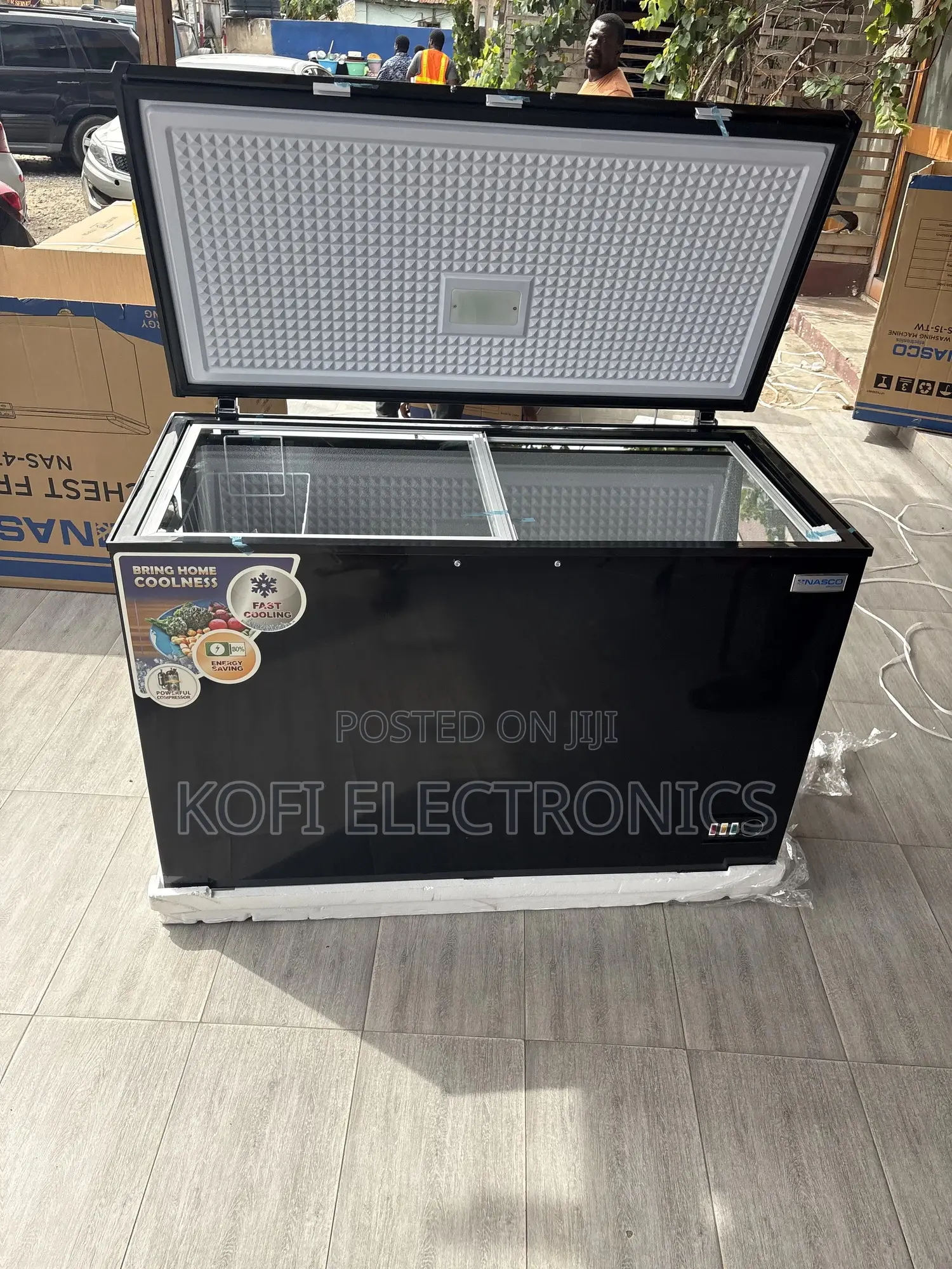 An Inbuilt Interior Led Light Nasco Chest Freezer 400l Single Door