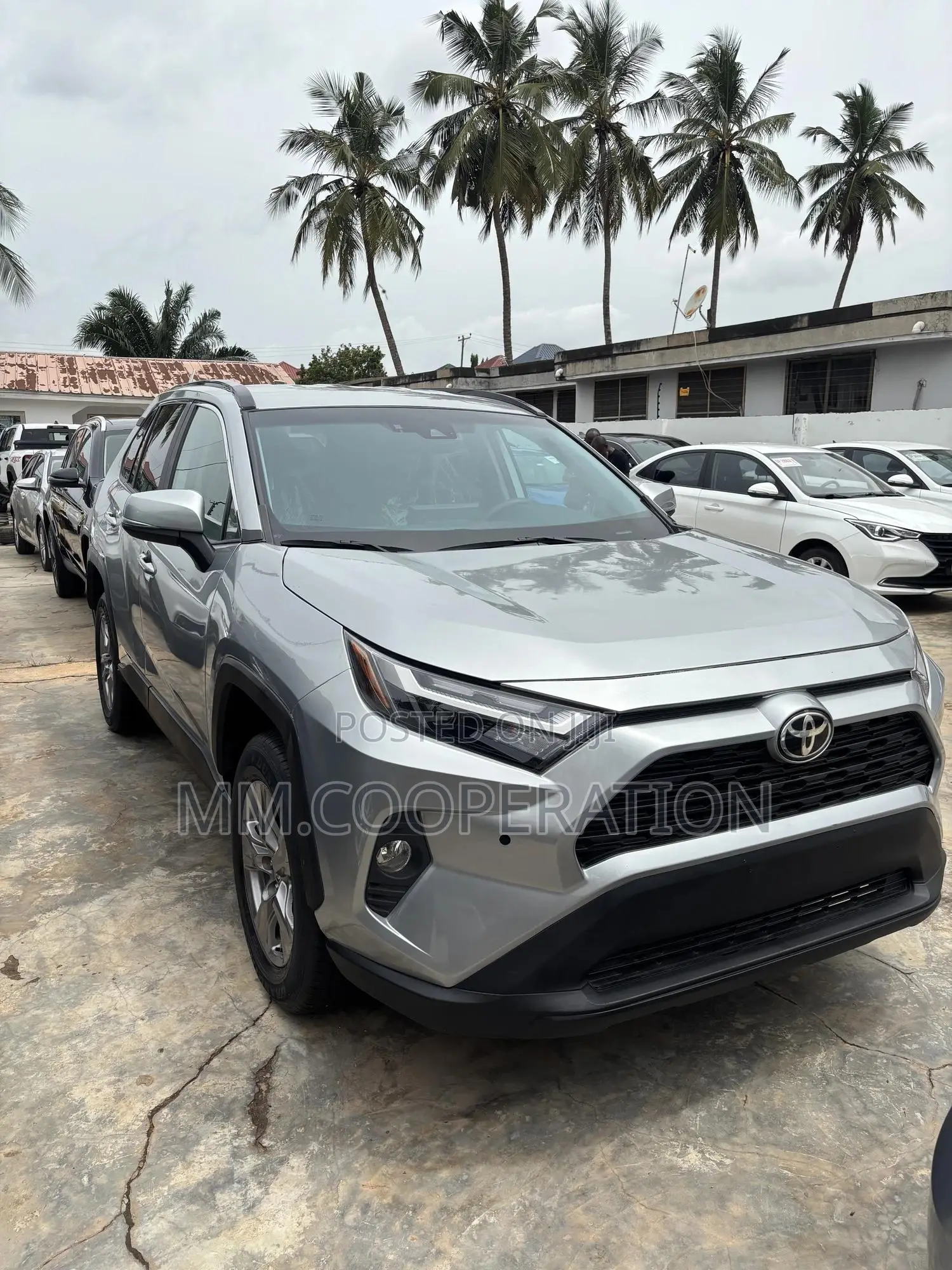 Toyota RAV4 XLE 2025 Silver