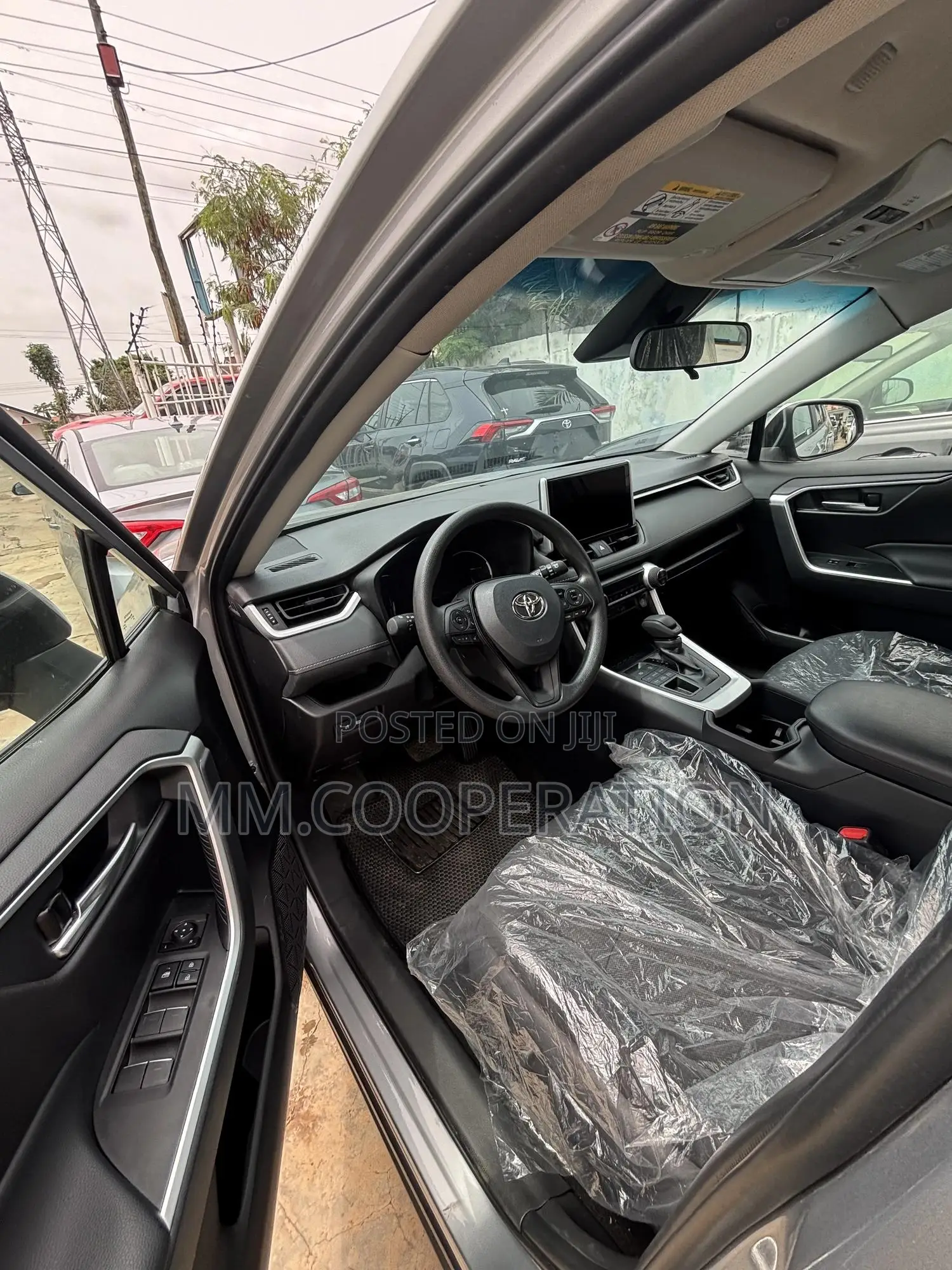 Toyota RAV4 XLE 2025 Silver