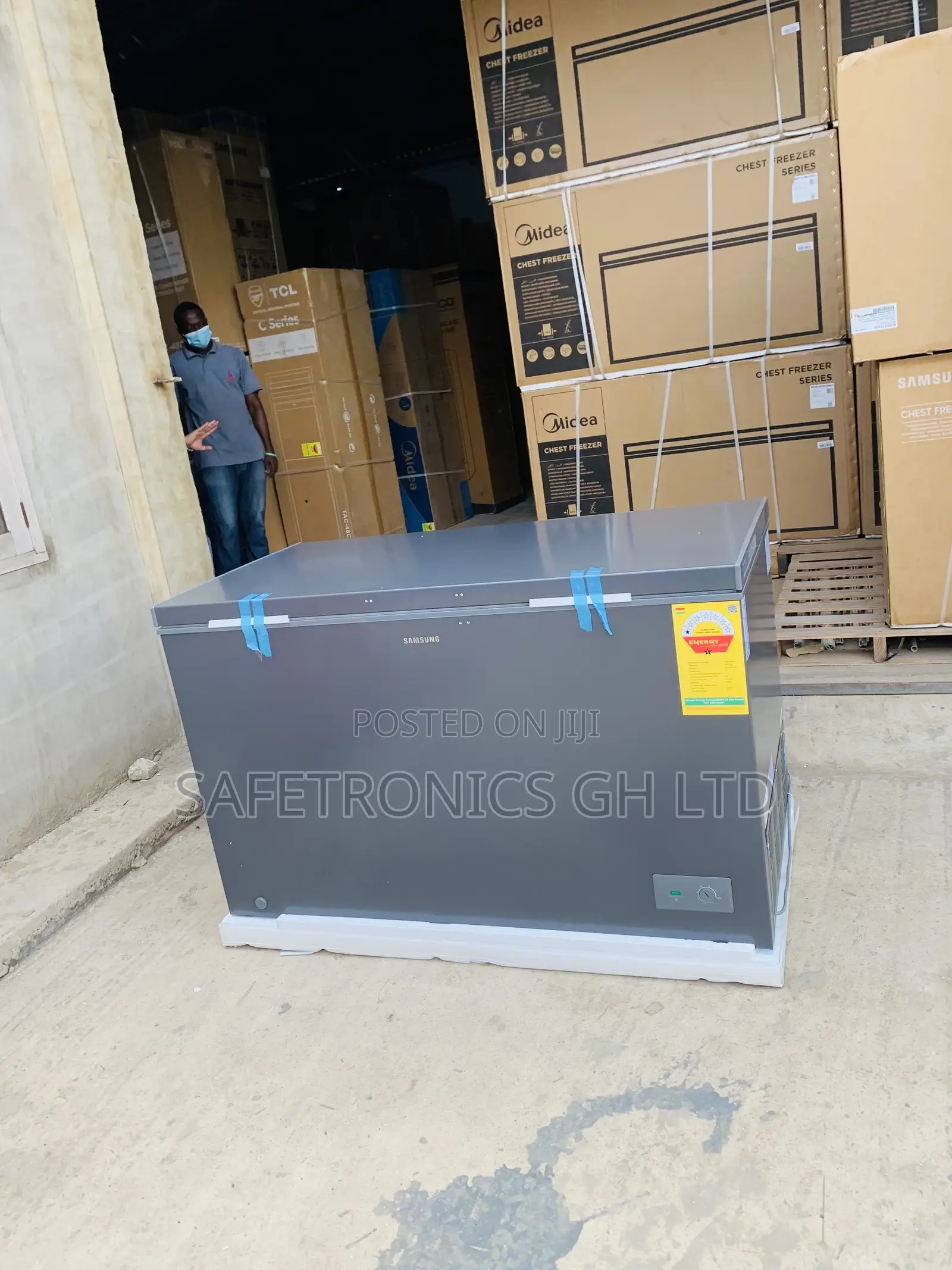 Choose Unique Grey Samsung 371l Chest Freezer (Model Ri70f37v1gagh)