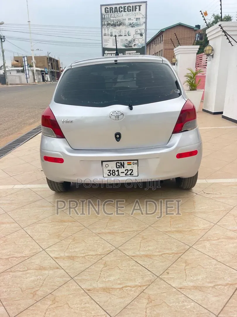 Toyota Vitz 1.0 FWD 5dr 2010 Silver
