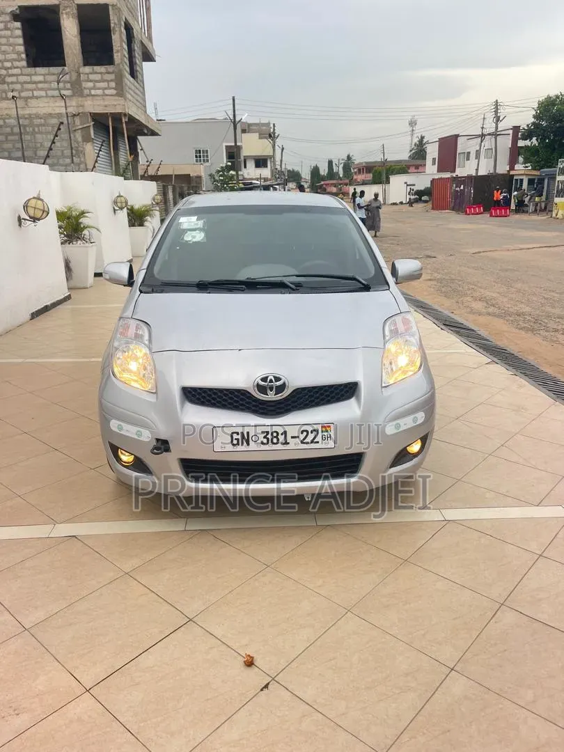 Toyota Vitz 1.0 FWD 5dr 2010 Silver